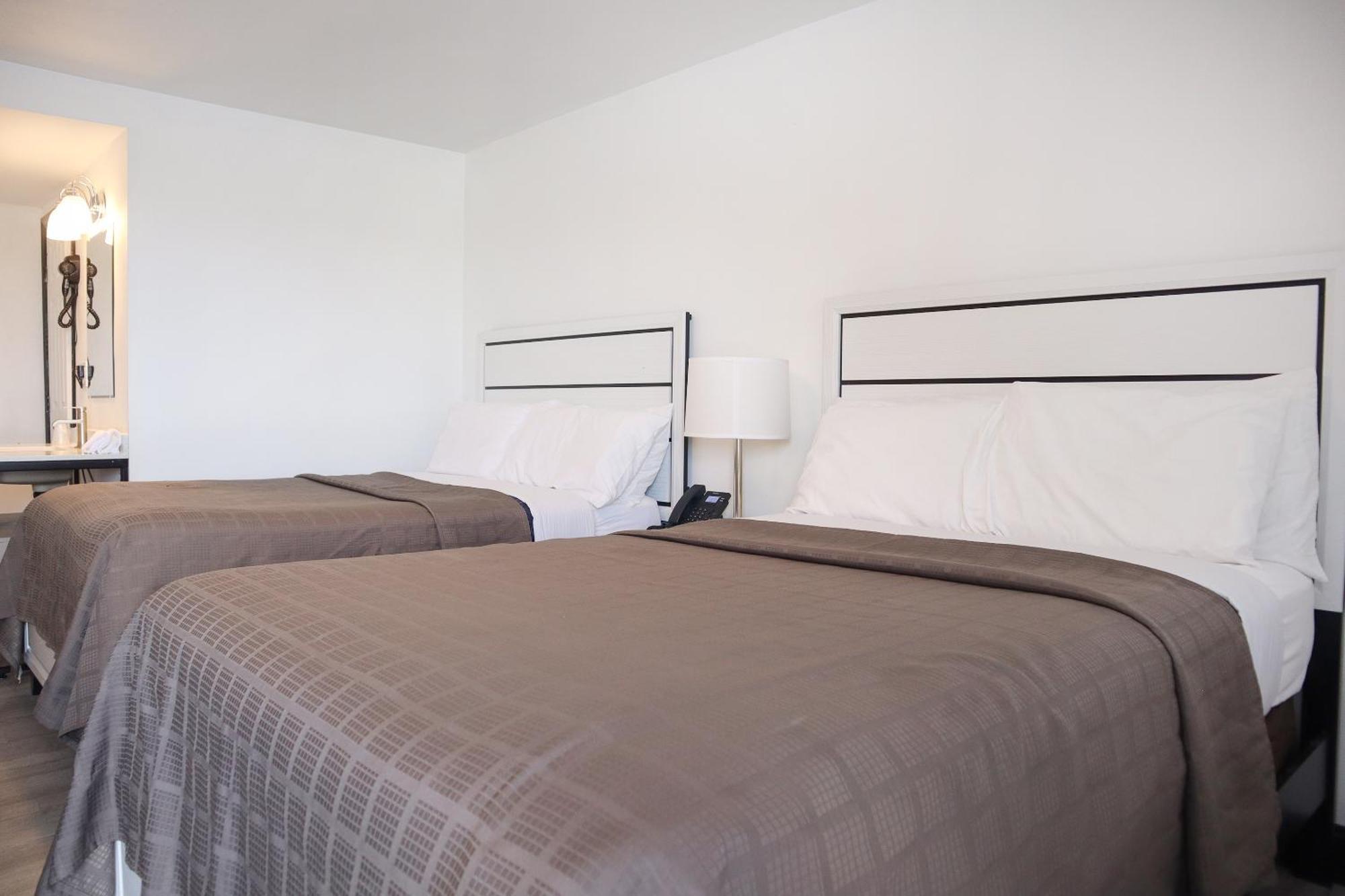 Lancaster Motel 2*